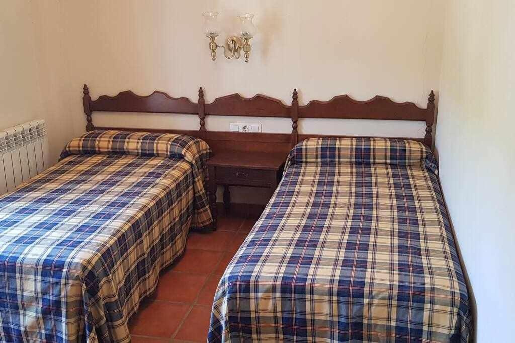 Hostal Montemayor Montemayor del Rio Bagian luar foto